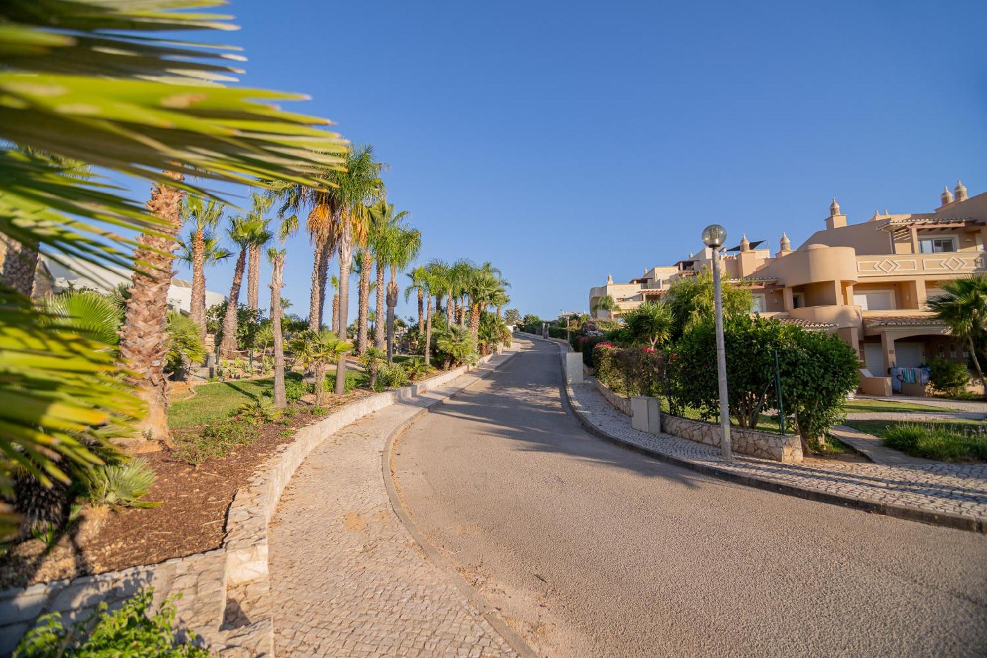 Estômbar Quinta Da Boa Nova - Cheerful And Spacious 2-Bedroom Duplex מראה חיצוני תמונה